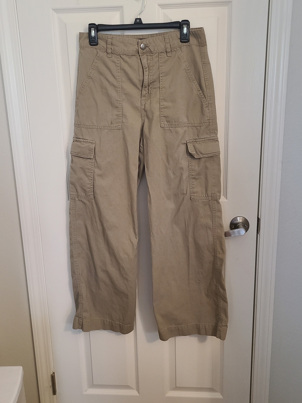 Forever 21 Women’s Tan Cargo Pants with Utility Pockets
